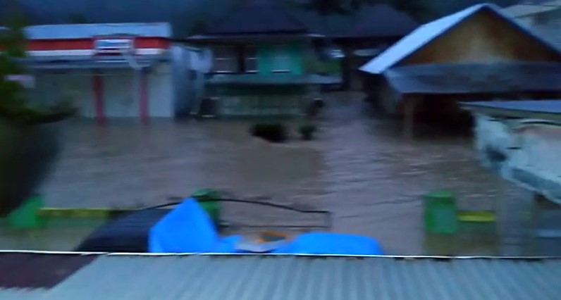 Banjir Hantam Desa Kota Batu OKU Selatan, Dua Jembatan Gantung Putus