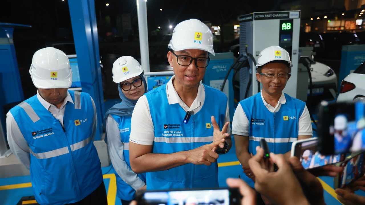 Antisipasi Lonjakan EV selama Periode Nataru, Dirut PLN Tinjau Kesiagaan SPKLU di Berbagai Titik Krusial