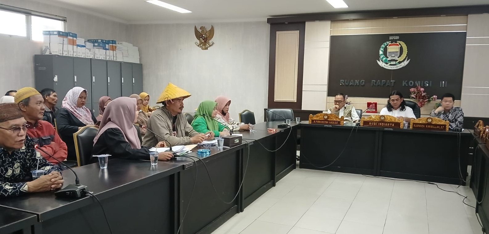 Diduga Lahan Sawah Diserobot Developer Perumahan, Puluhan Petani Mata Merah Mengadu ke DPRD Palembang