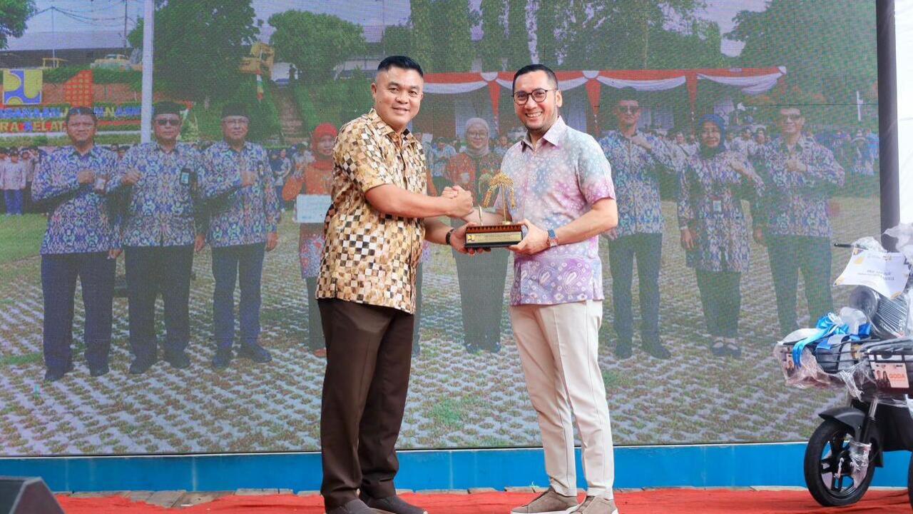 Sekda Palembang Aprizal Hasyim Tinjau Donor Darah dan Bazar Murah di PUPR Palembang