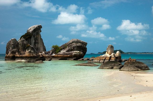 Pesona Alam Pulau Burung: Keindahan Pantai, Batu Granit, dan Snorkeling yang Mengagumkan