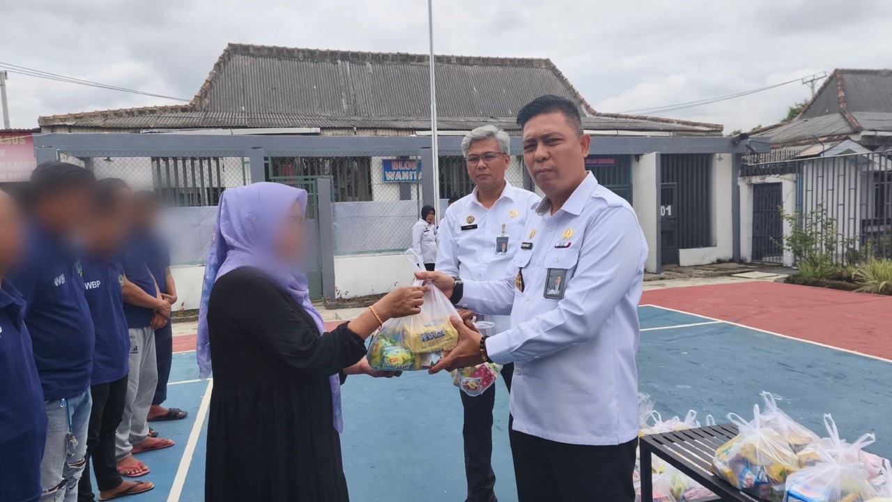 Rutan Baturaja Bagikan Perlengkapan Kebutuhan Mandi Kepada Warga Binaan