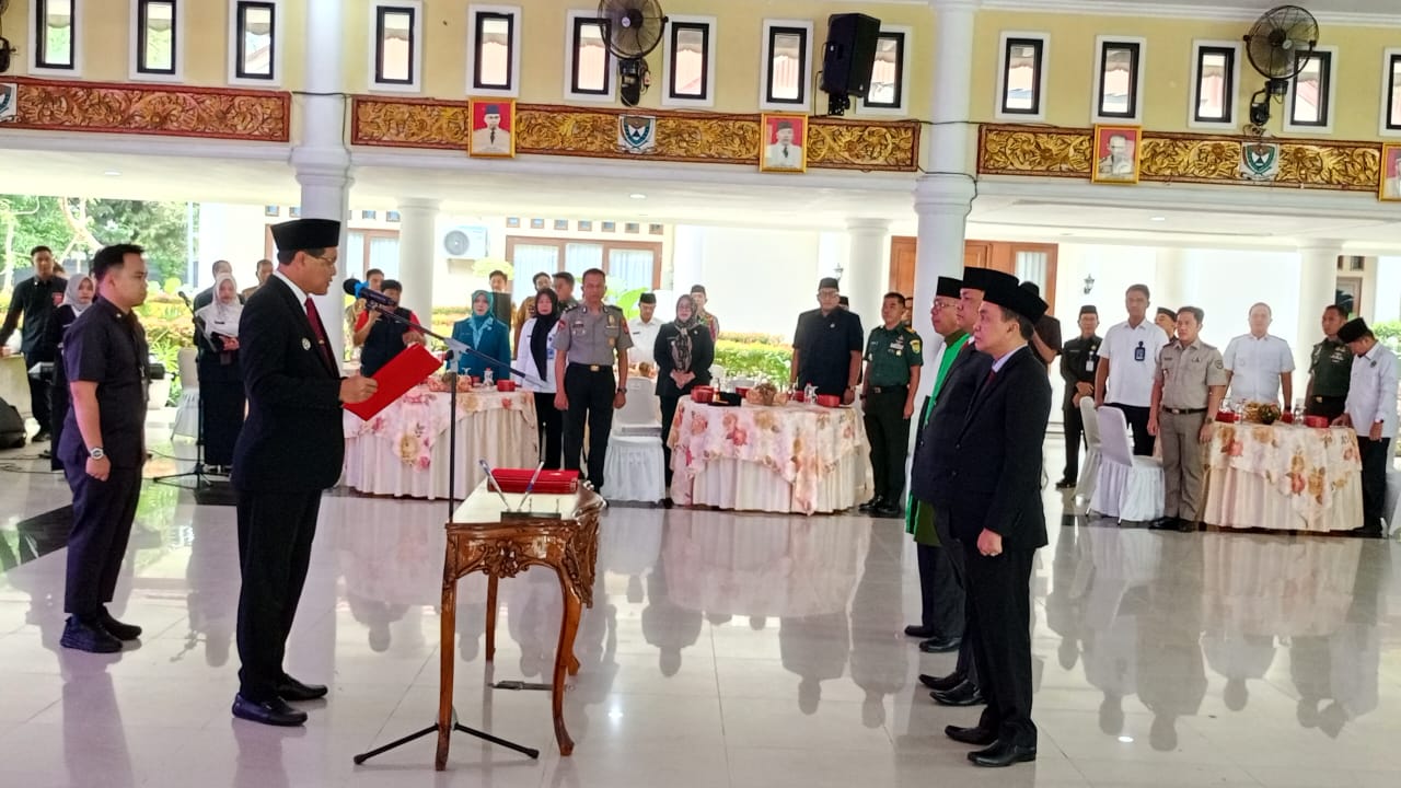 Bupati Edison Lantik Kepala DPMD dan Satpol PP