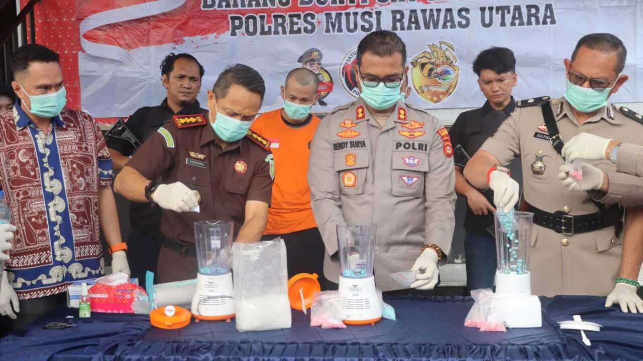 Kapolres Muratara dan Kajari Lubuklinggau Racik Jus Berbahan Narkotika, Berlangsung di Mapolres Muratara