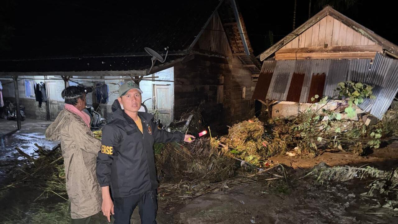 Banjir Bandang dan Longsor Terjang Manduriang OKU Selatan, 32 KK Terdampak dan 7 Rumah Rusak Berat