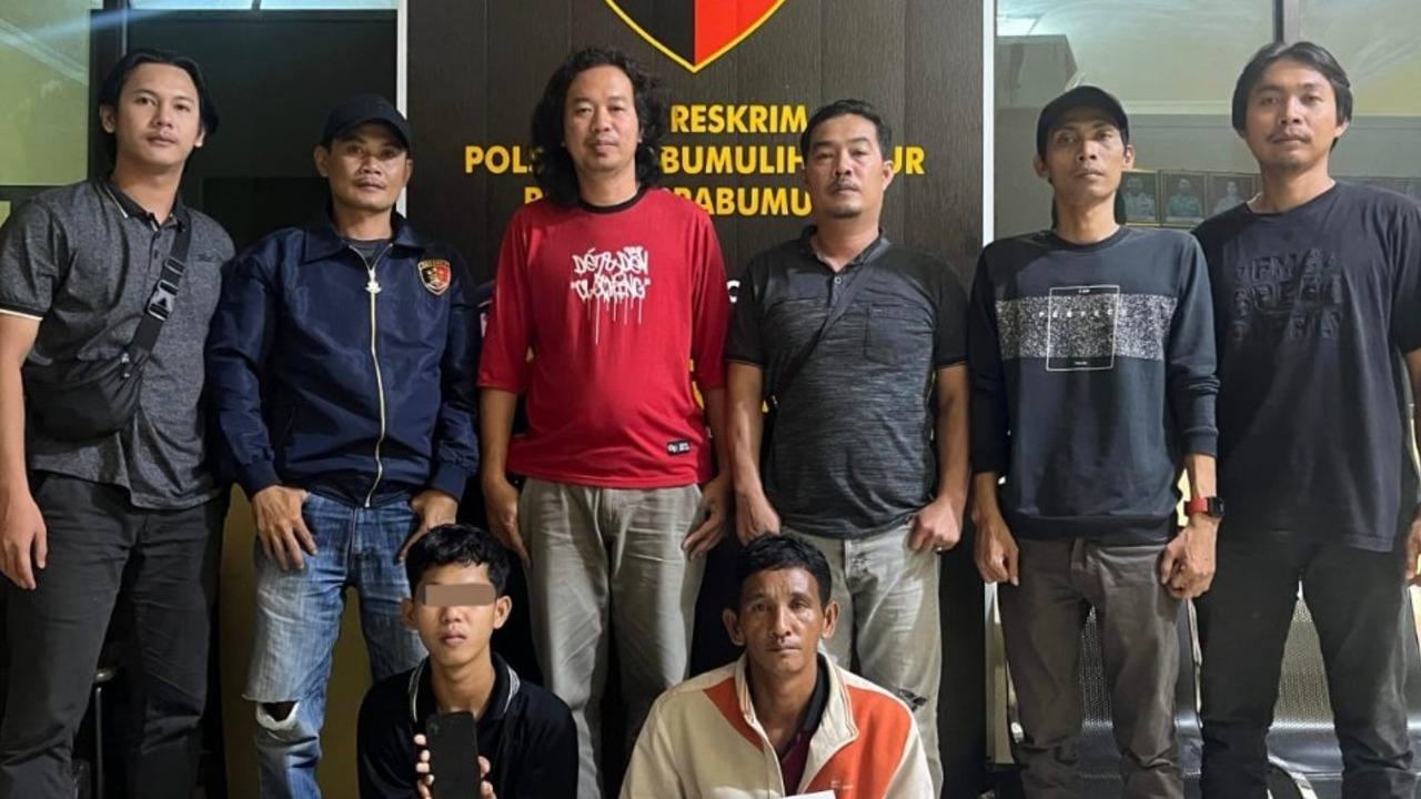 Ambil HP Milik Keluarga Pasien yang Tertinggal di Minimarket, Dua Warga PALI Ditangkap Team Singo Timur