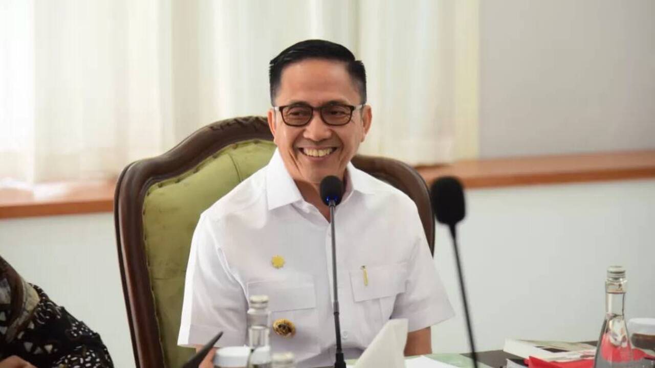 ISPU Tembus 195, Wako Palembang Ratu Dewa Bagikan 10 Ribu Masker 