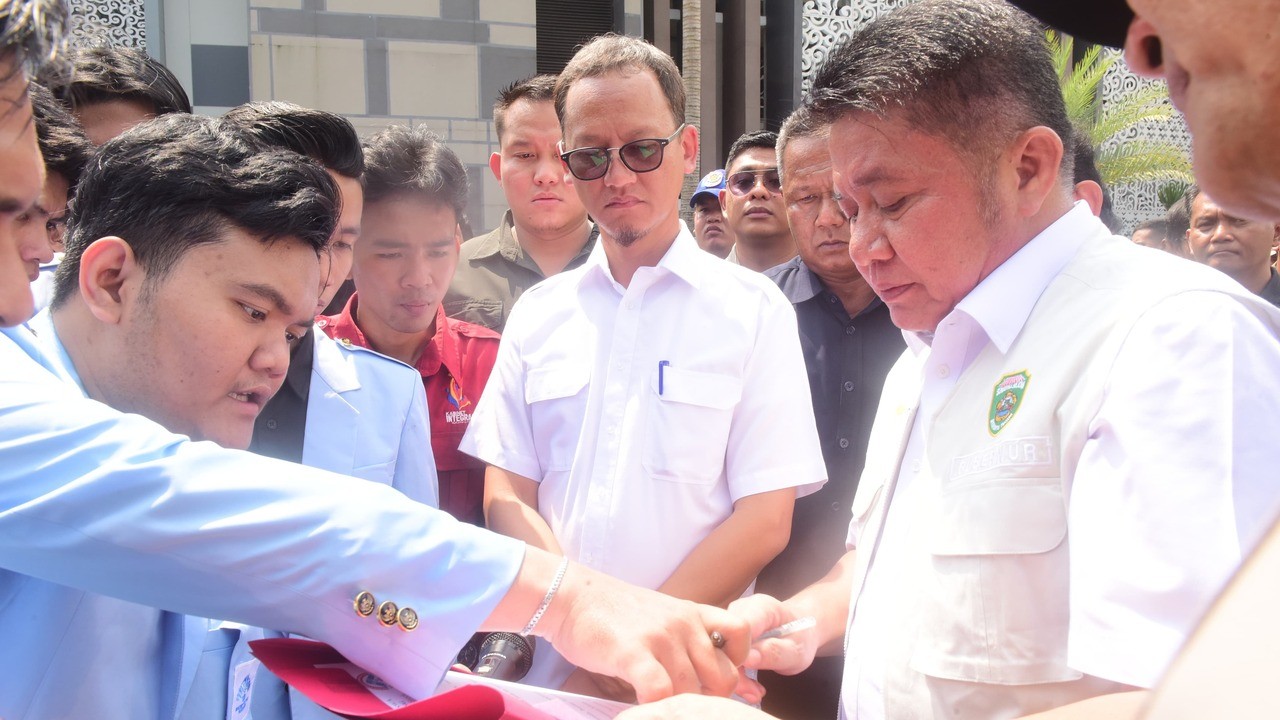 Herman Deru Temui Langsung Demo Mahasiswa UIN Raden Fatah, Respons Cepat Tuntutan Jalan, Kesehatan, dan Pendid