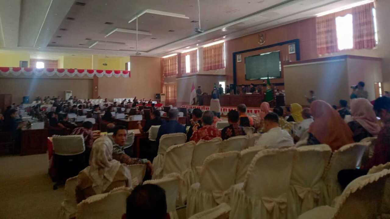Rapat Paripurna Pandangan Fraksi Diwarnai Listrik Padam