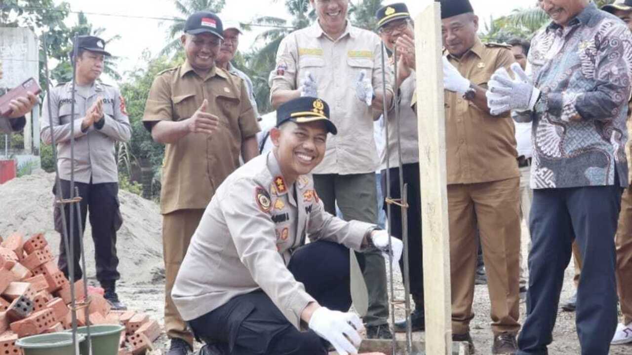 Peletakan Batu Pertama Pembangunan Musala Pospol Marga Baru, Ini Harapan Kapolres Mura
