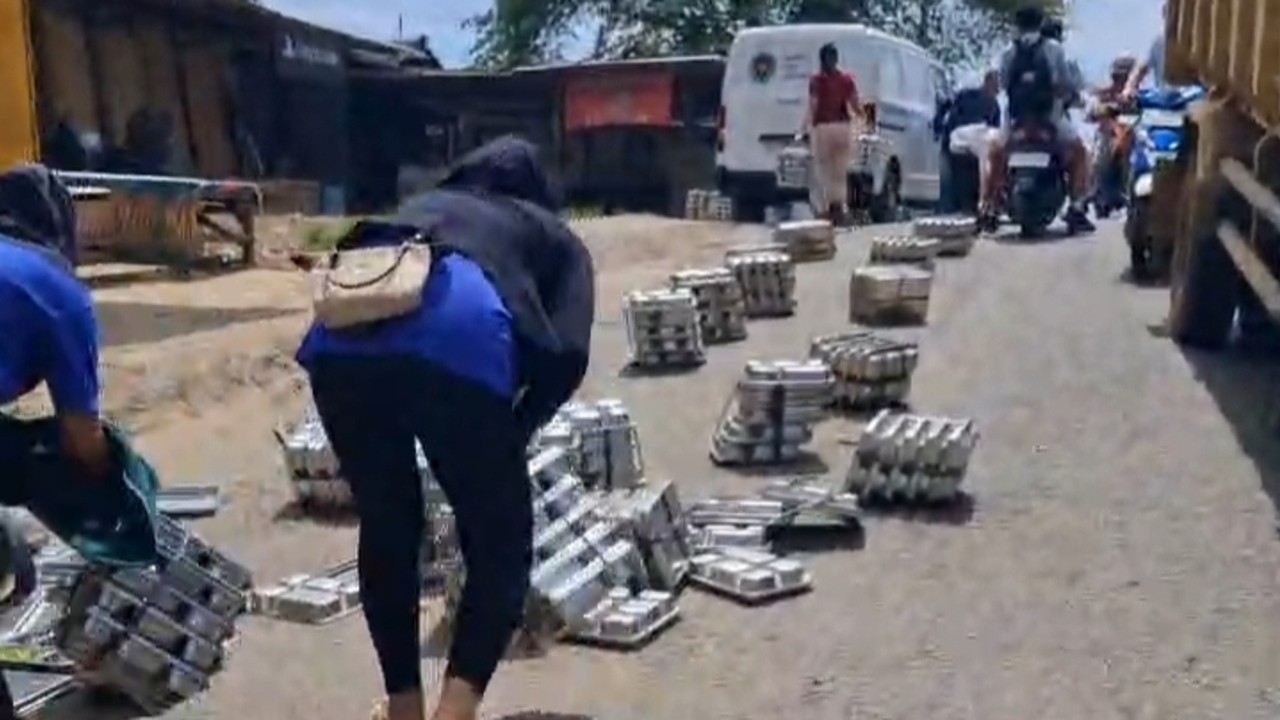 Puluhan Ompreng MBG Berserakan di Jalan, Ini Penyebabnya!