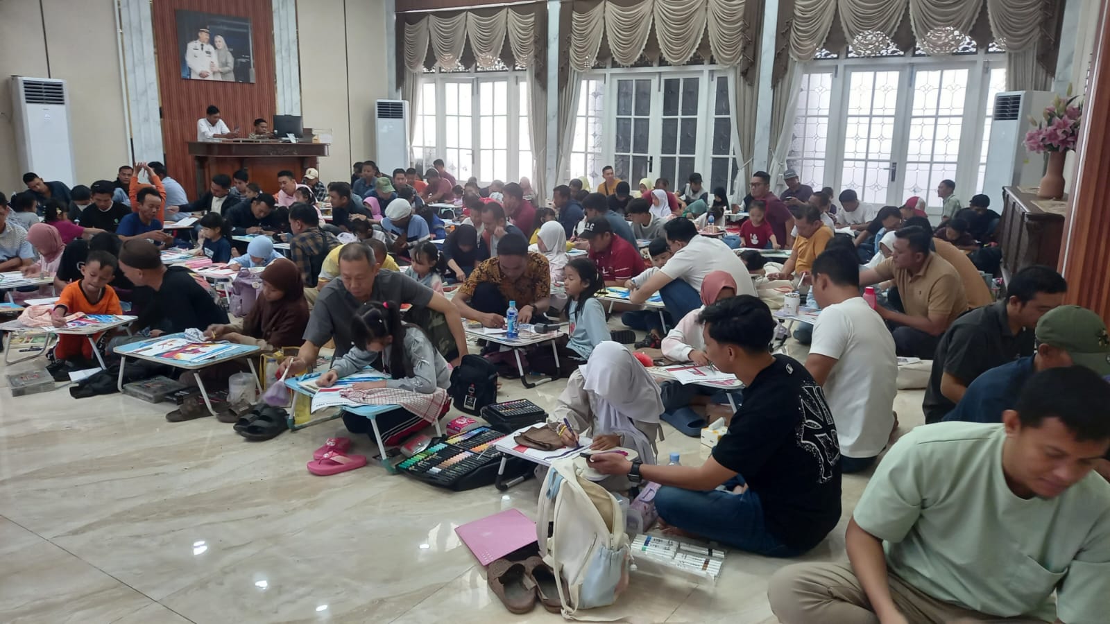 Dukung Gerakan Ayah Hebat! Ratusan Siswa Ikuti Lomba Mewarnai Bersama Ayah