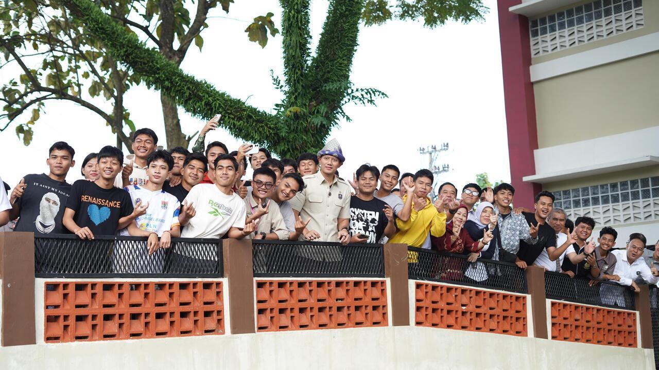 Didampingi  Herman Deru,  Menko AHY Tinjau Rusun Mahasiswa Unsri Palembang