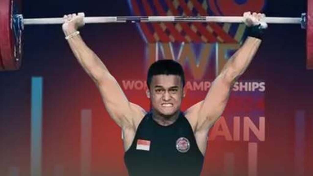 Rizki Juniansyah Pecahkan Rekor Dunia di IWF World Championship 2025