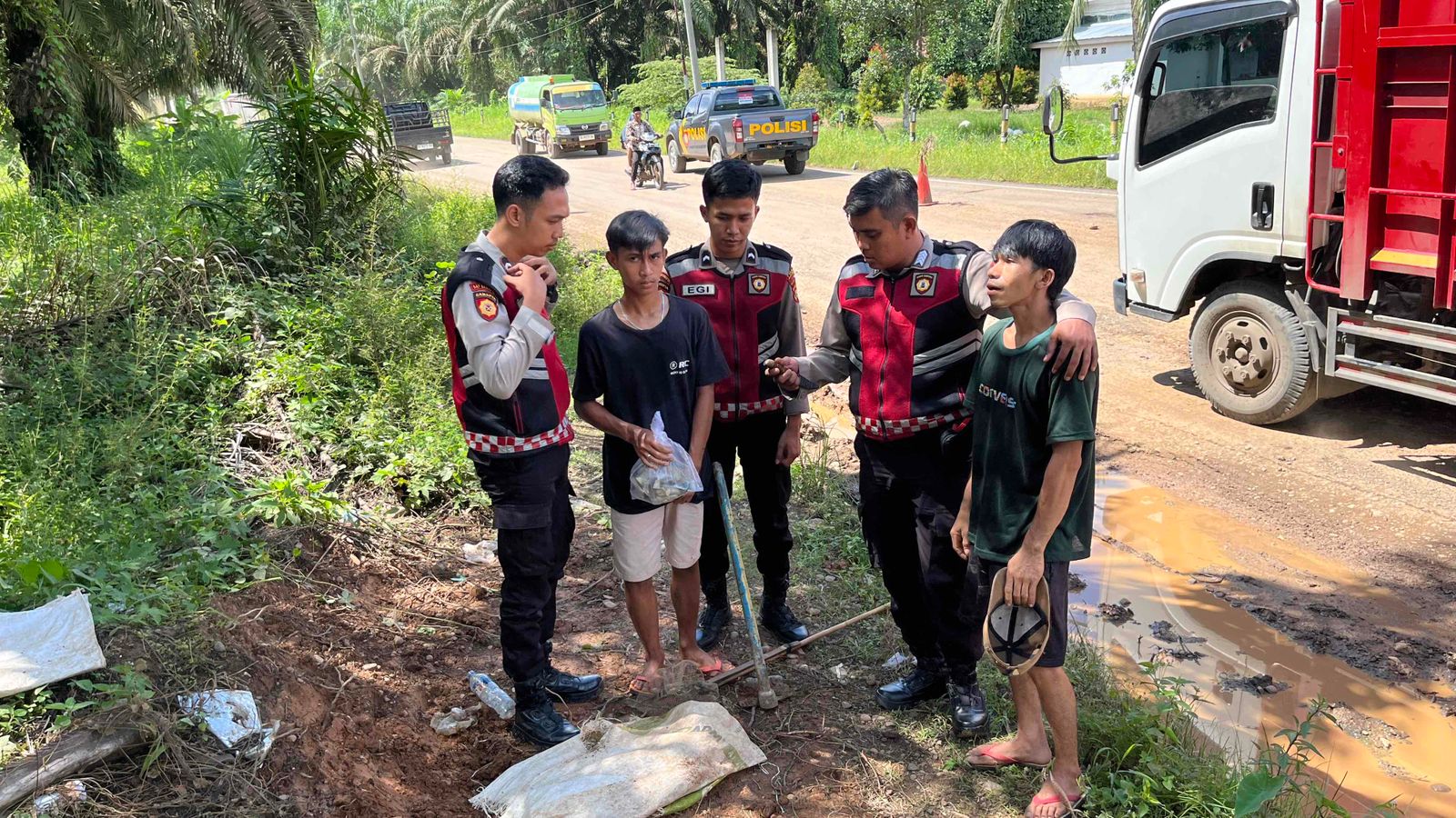 Jalan Rusak Jadi Ajang Pungli, Seorang Pemuda Diamankan Polisi di Musi Rawas