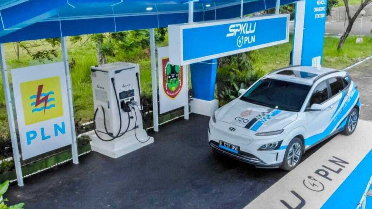 Jangan Sampai Salah! Ini Tips Aman Pakai Mobil Listrik Saat Mudik Lebaran