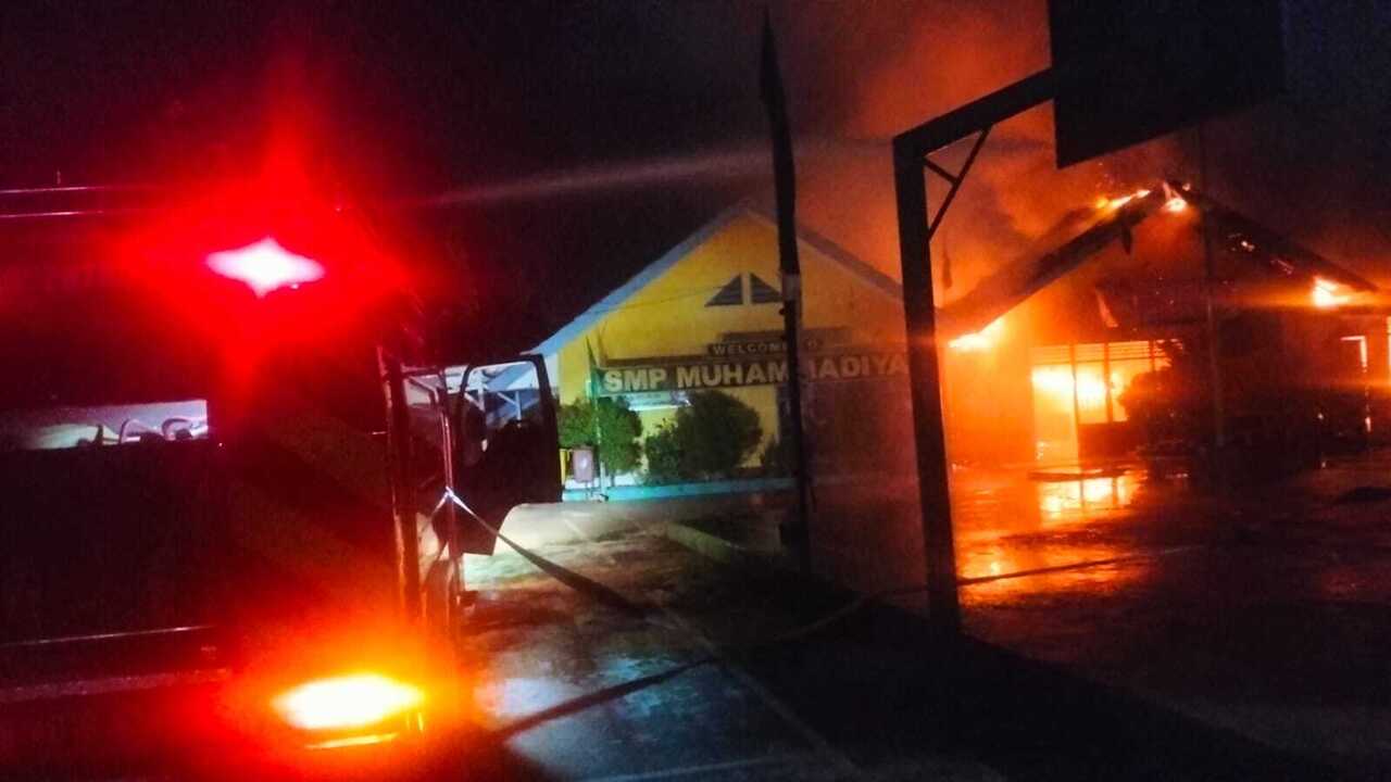 Rumah Penjaga Sekolah dan Ruang Guru SMP Muhammadiyah 1 Prabumulih Terbakar