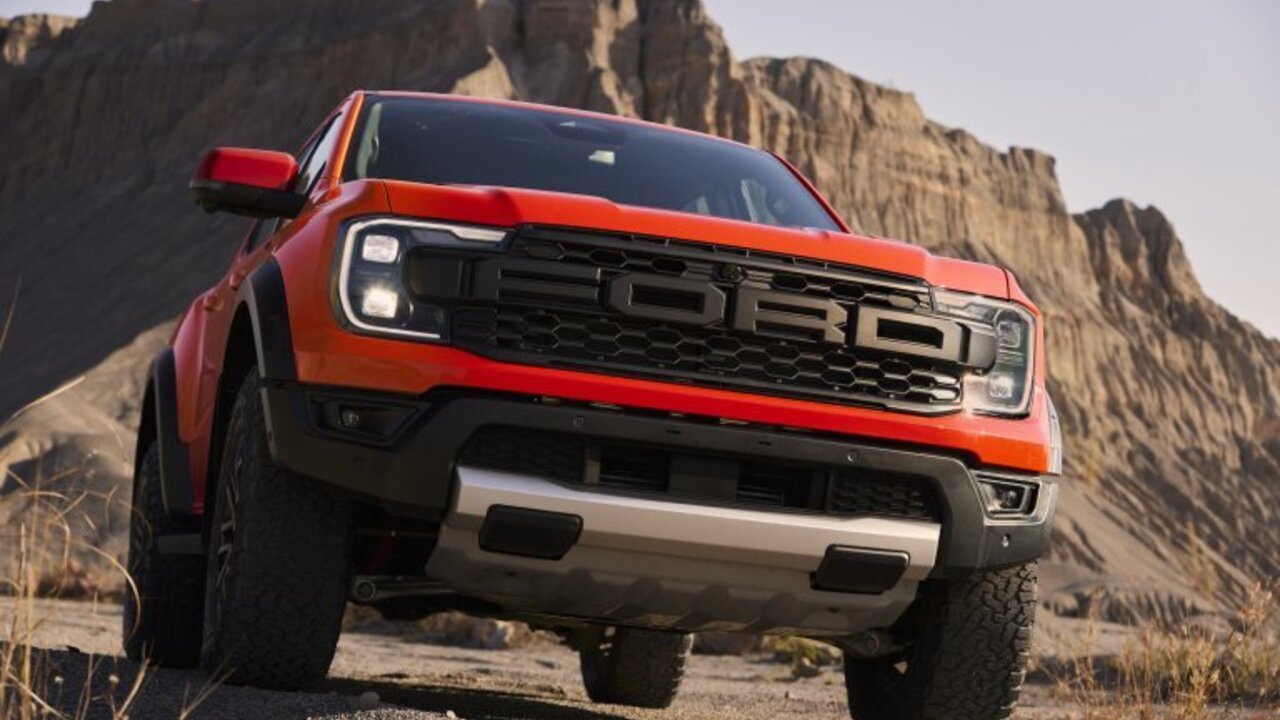Ford Ranger Raptor V6: Pickup Brutal 397 PS yang Bikin Senyum Setiap ...