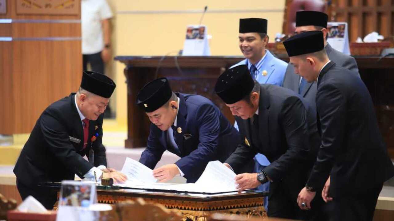Gubernur Herman Deru dan Ketua DPRD Sumsel Teken Nota Kesepakatan KUA-PPAS APBD 2026