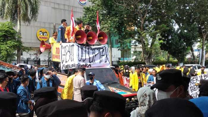 Datangi DPRD Sumsel, Mahasiswa Tolak UU Ciptaker