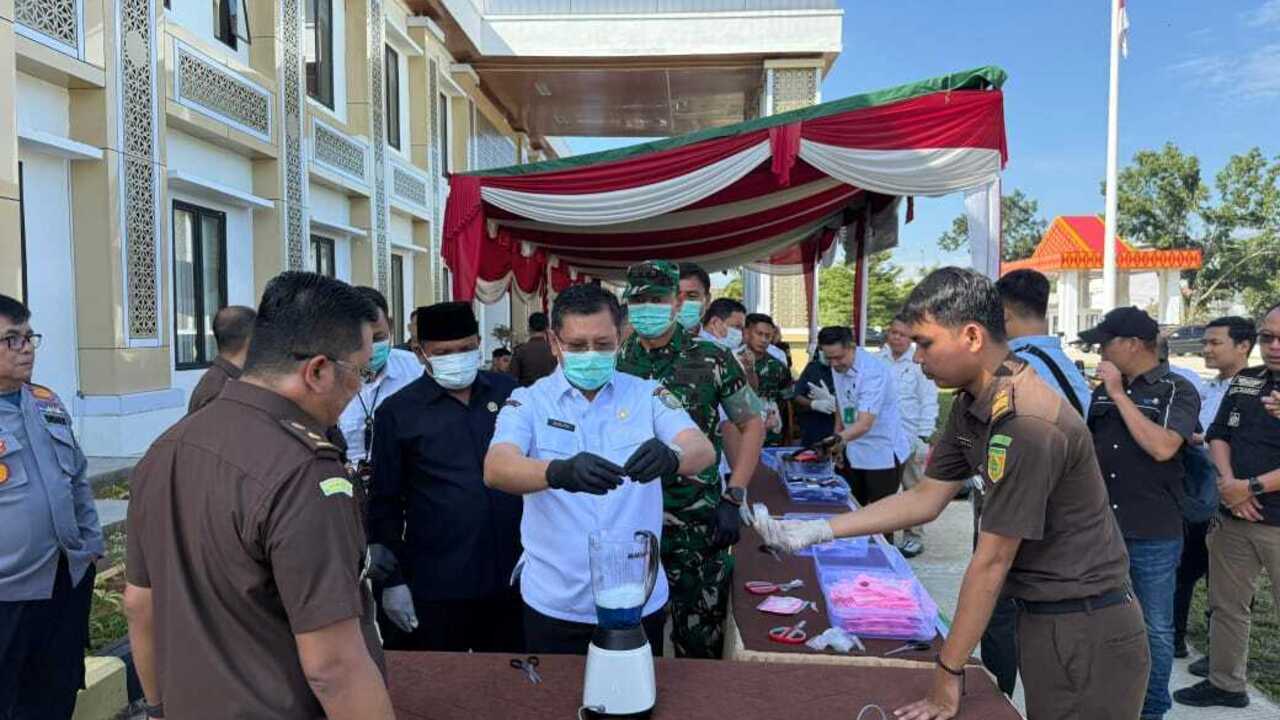 Kejari OKU Musnahkan Barang Bukti 79 Perkara, dari Narkotika hingga Sajam