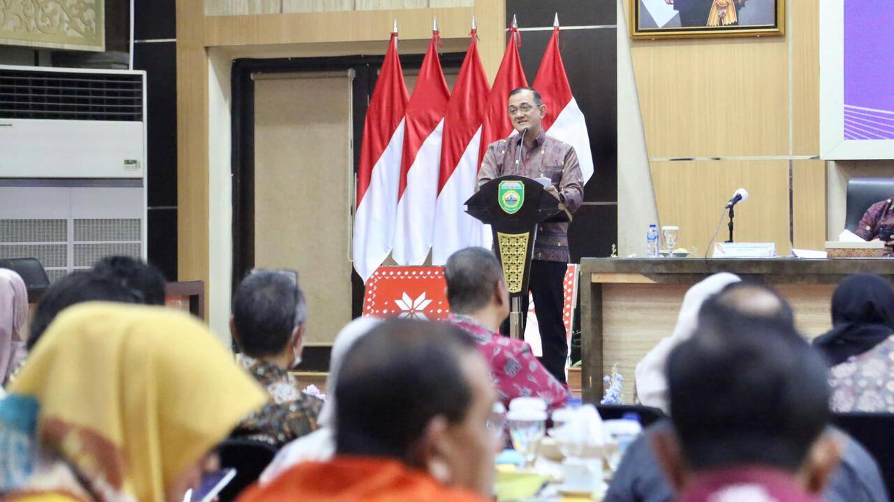 Rumuskan Strategi Pengendalian Inflasi 2025 Sekda Edward Candra Buka Rakor dan Capacity Building TPID seSumsel