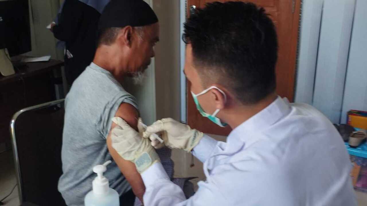 Dinas Kesehatan OKU Beri Suntikan Vaksin Untuk JCH