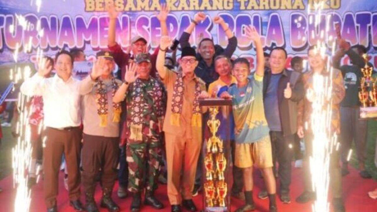 Teddy Resmi Tutup Turnament Sepak Bola Bupati OKU Cup Tingkat SMP