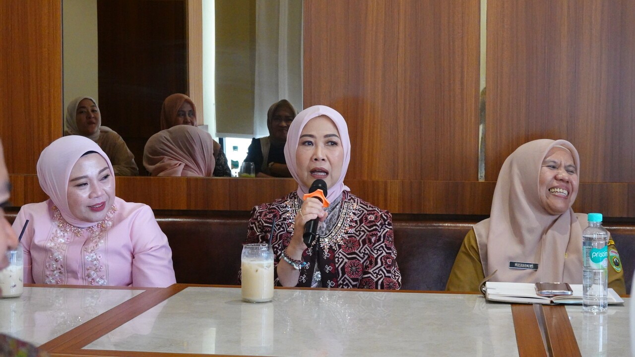 Ketua TP PKK Sumsel Feby Herman Deru: Produk Unggulan Tiap Daerah Harus Jadi Ciri Khas, Kemasan Wajib Naik Kel