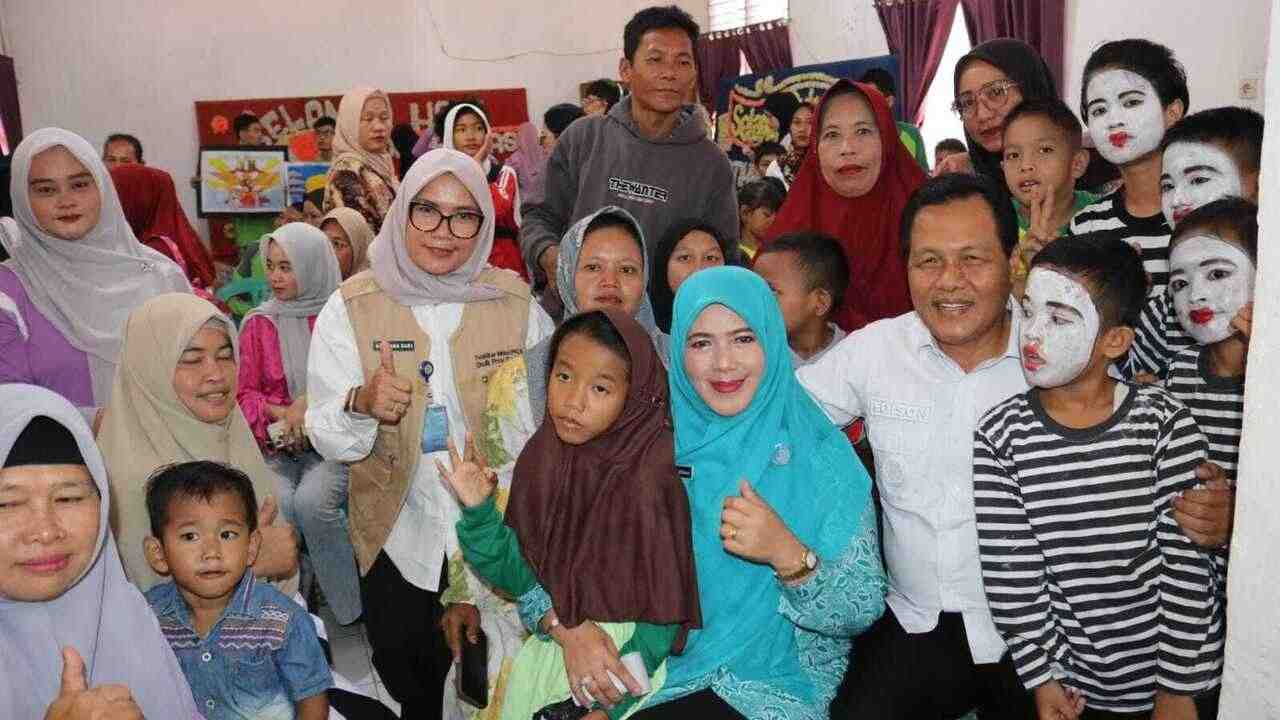 Dukung Kreativitas Siswa SLB Lewat Pelatihan Papan Bunga