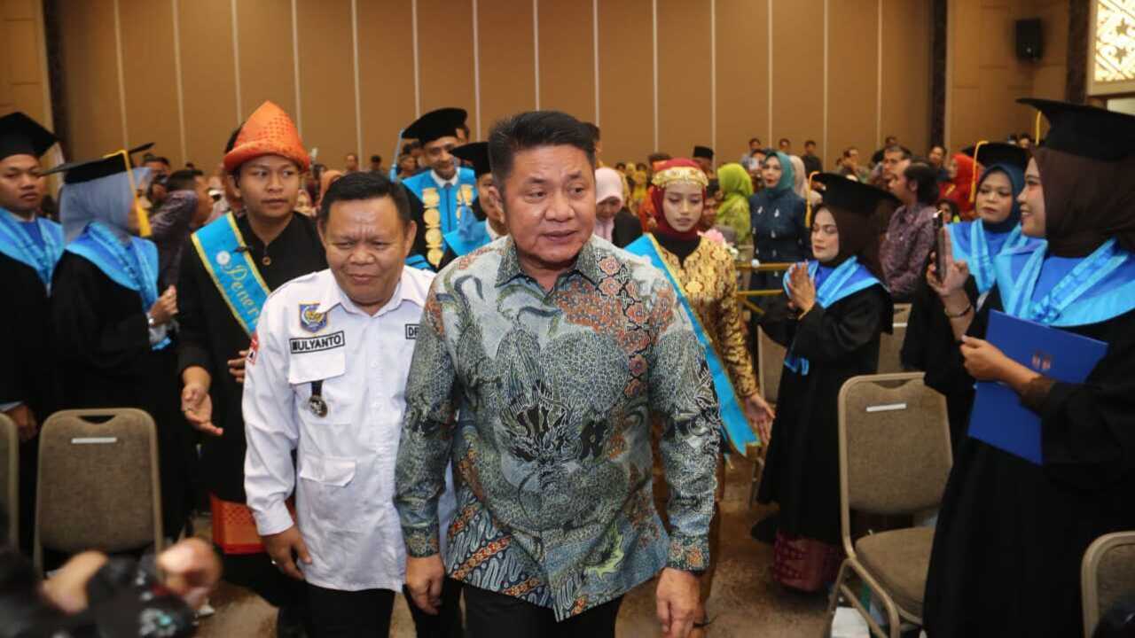 Hadiri Wisuda USS, Gubernur Herman Deru: Wisuda Bukan Akhir, Melainkan Awal Perjuangan