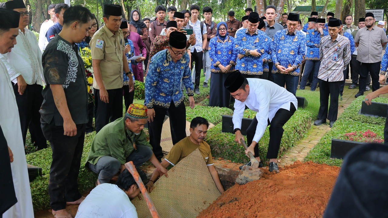 Ratu Dewa Lepas Jenazah Asisten 1. Sekda : Ican Sosok Pejabat yang Memiliki Integritas Tinggi