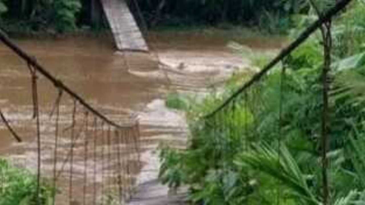 Curah Hujan Tinggi, Jembatan Gantung Ambruk