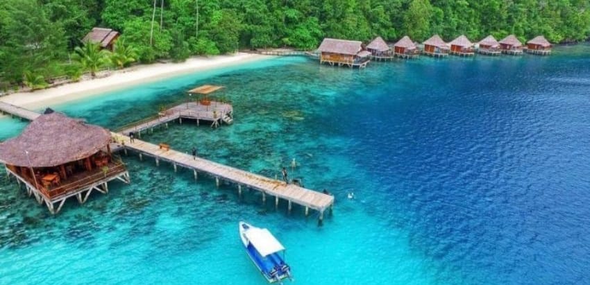 Yuk Jelajahi ! Keindahan Alam Maluku Tengah: Pesona Pantai Ora dan Keajaiban Terumbu Karang