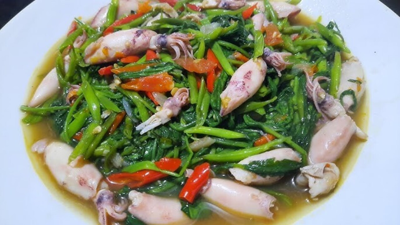 Tumis Kangkung Cumi Asin, Hidangan Praktis yang Kaya Rasa dan Nutrisi
