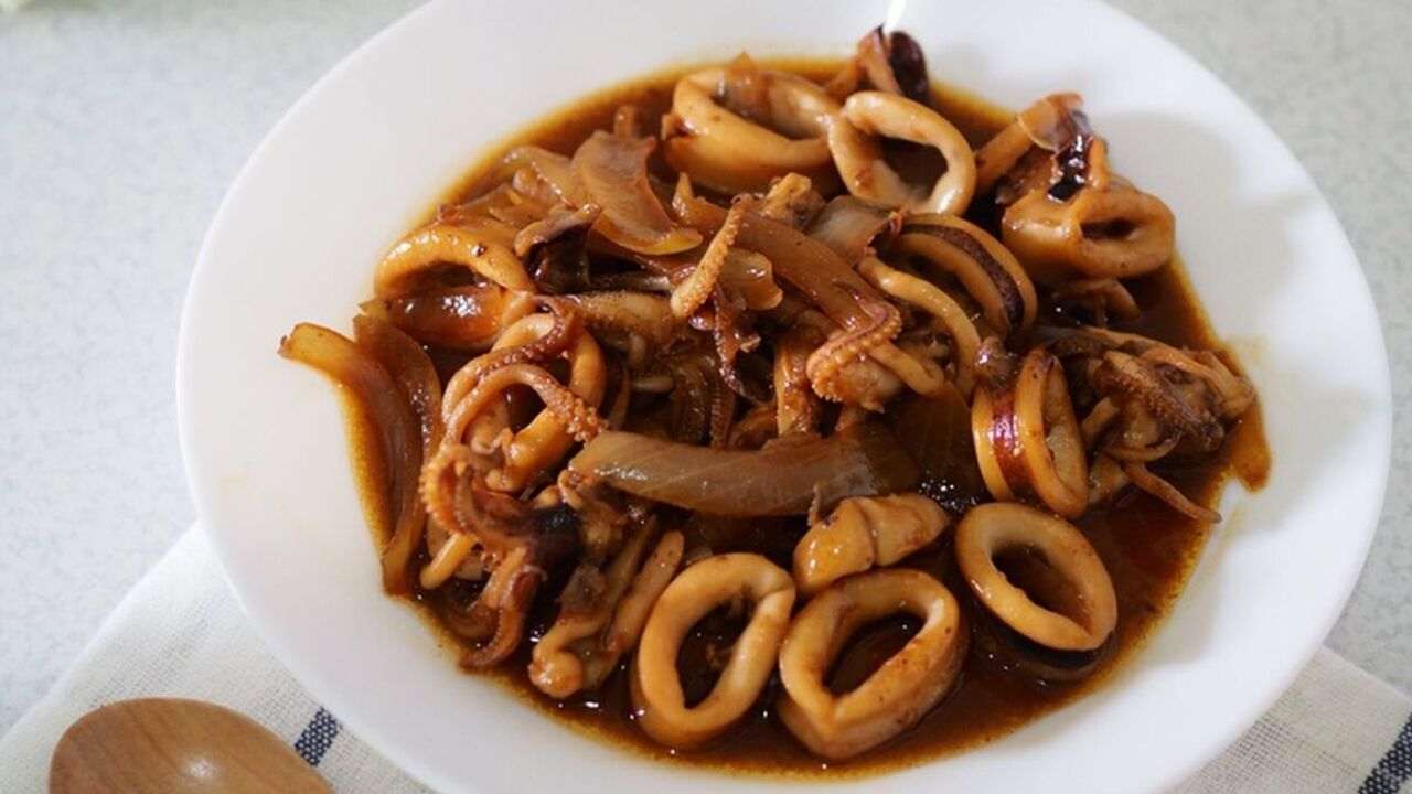 Sensasi Pedas dan Gurih: Cumi Lada Hitam Jadi Primadona Kuliner Laut