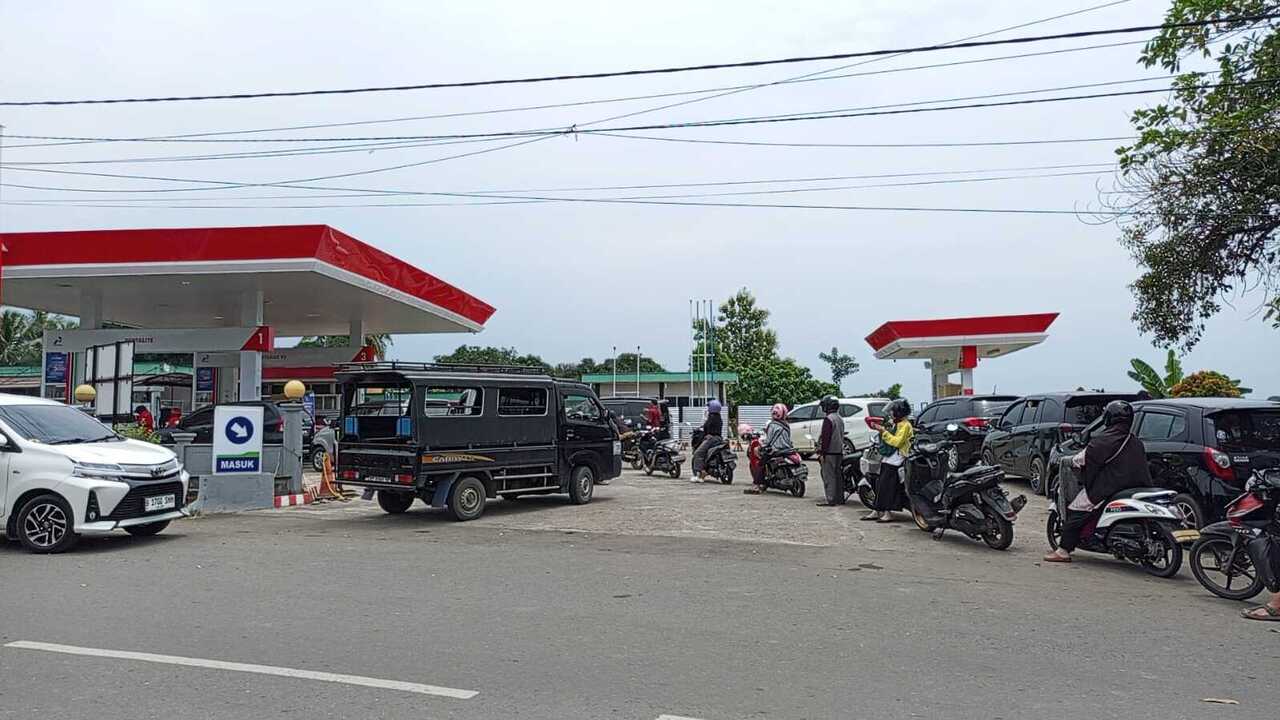 Ketua DPRD Muara Enim Sidak Antrean SPBU