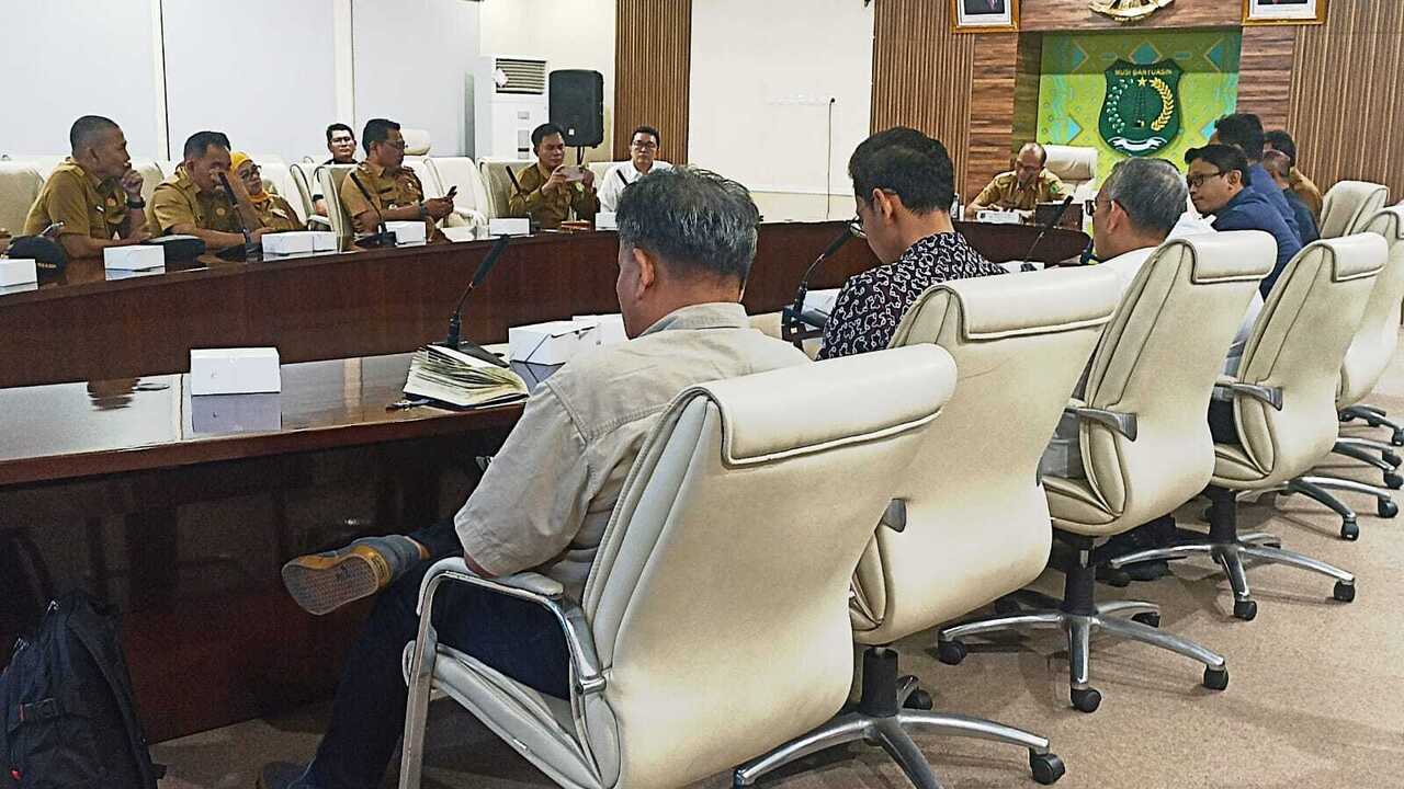 Matangkan Pembangunan Jaringan Listrik Desa, Tujuh Desa Jadi Prioritas