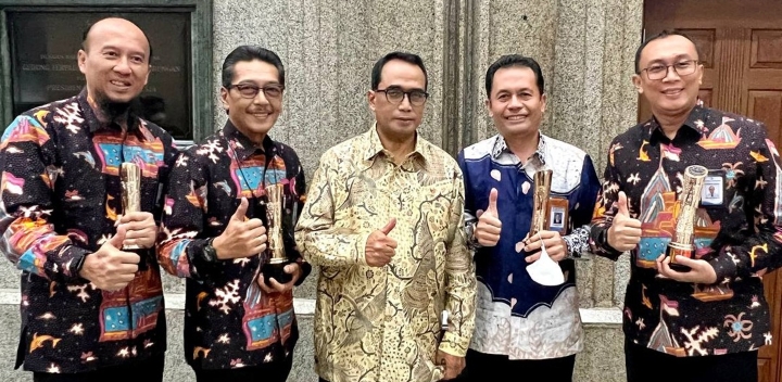 DLU Raih Penghargaan Layanan Publik Kemenhub RI