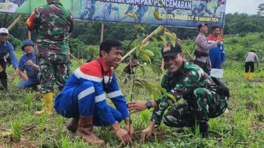 Komitmen Jaga Keseimbangan Ekosistem Lingkungan, Pertamina EP Pendopo Field Dukung Program TNI Tanam Pohon