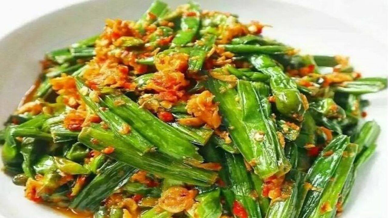 Oseng Genjer : Masakan Tradisional yang Kembali Populer di Tengah Tren Kuliner Modern