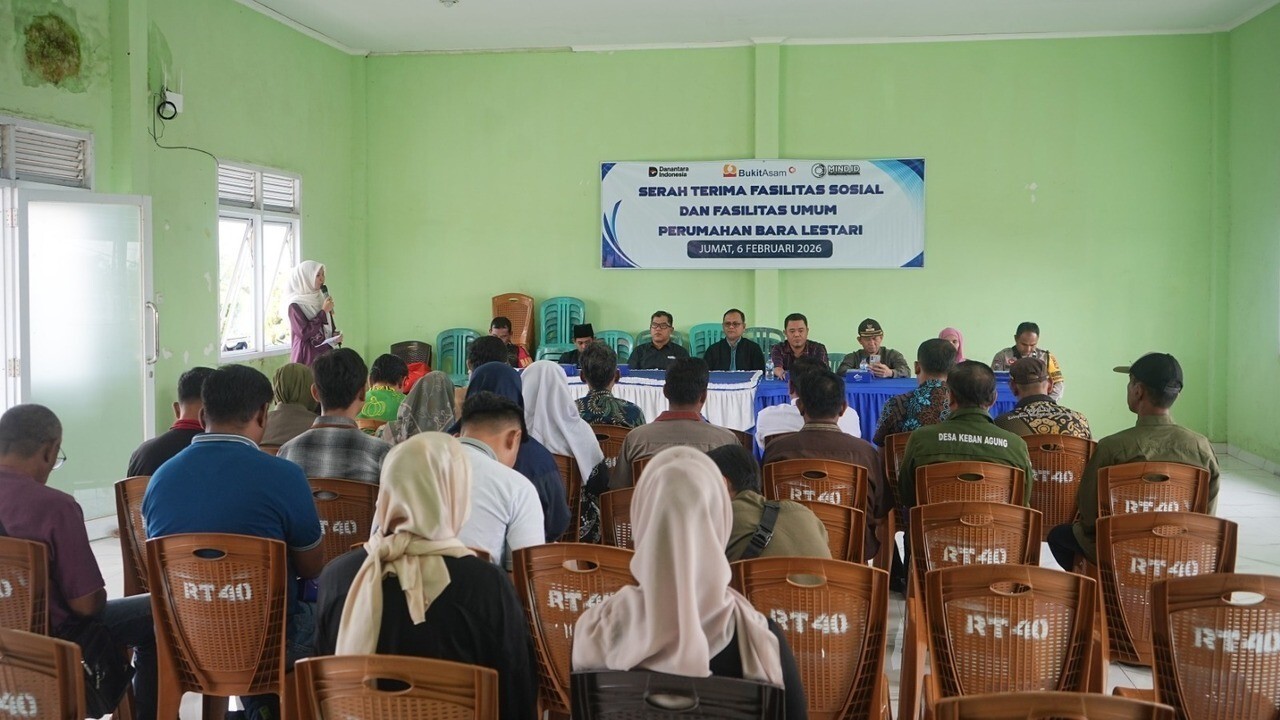 Dukung Permukiman Layak dan Tertata, PTBA Serahkan Fasos dan Fasum