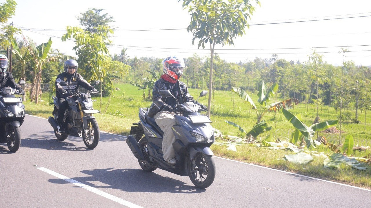 Cuaca Panas Ekstrem? Pastikan Tekanan Ban Motor Sesuai Standar untuk Berkendara Aman