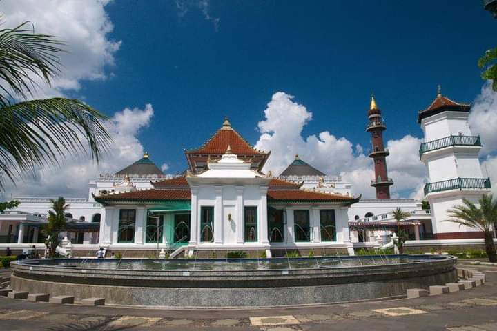 Wisata Rohani di Jantung Kota: Mengungkap Misteri Masjid Agung Palembang Dengan Arsitektur Tiga Peradaban