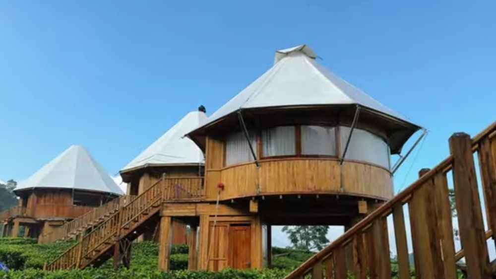 Selain Dikelilingi Kebun Teh, The Ciliwung Glamping Memiliki View 360 Derajat yang Bikin Betah