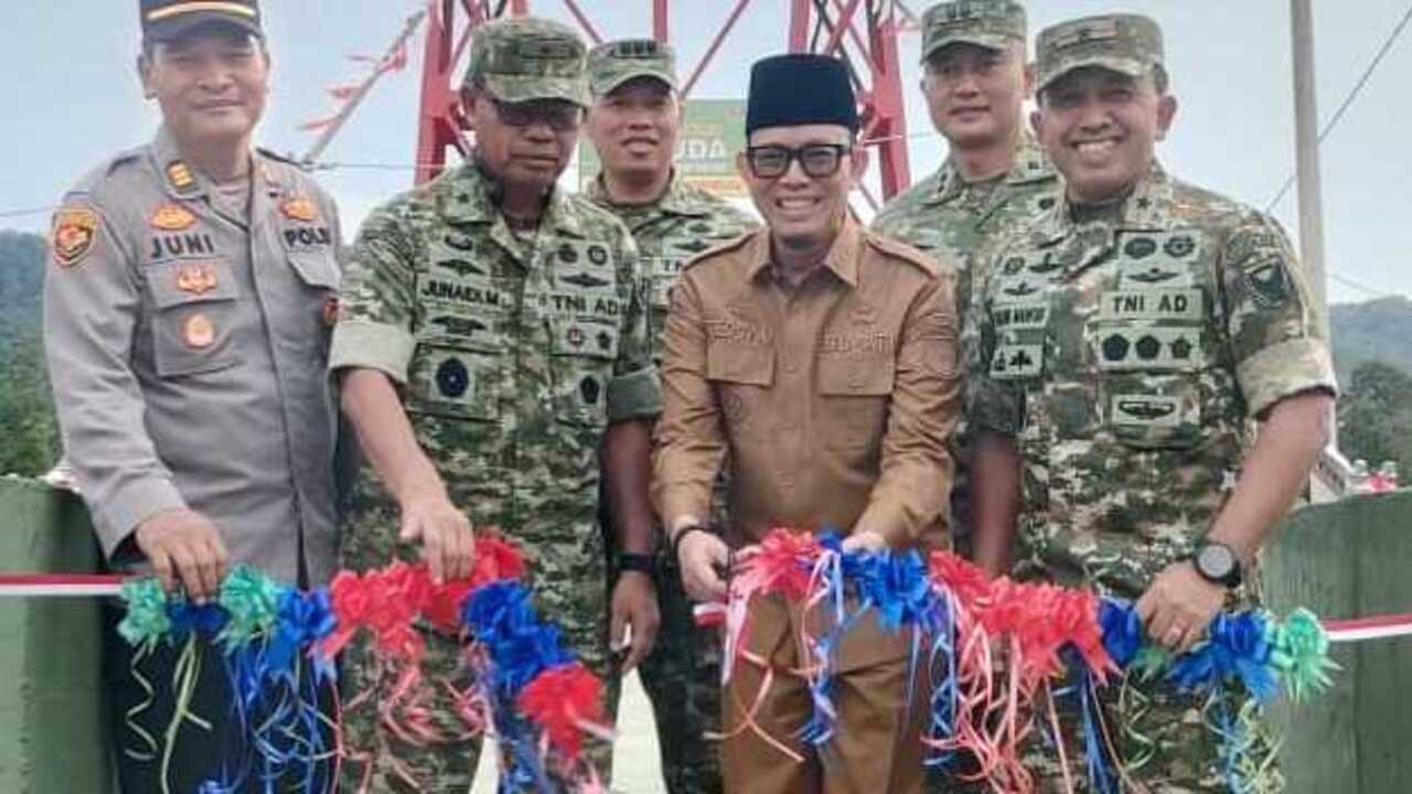 Pembangunan Jembatan Gantung Garuda di Desa Pusar Rampung 100 Persen