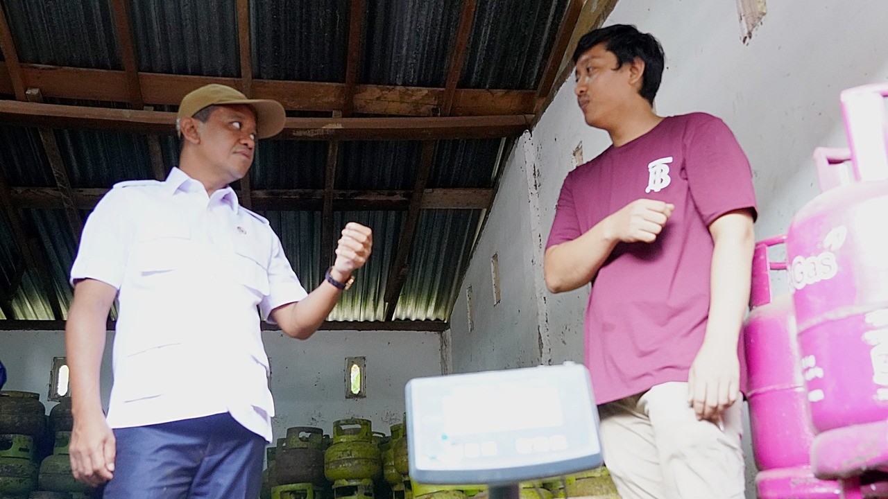 Tinjau Pangkalan LPG di Sumatera Selatan, Menteri ESDM Pastikan Penyaluran Energi Bersubsidi Aman