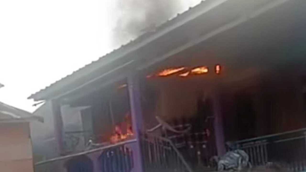 Satu Unit Rumah Semi Permanen di Muara Batun Dilahap Si Jago Merah