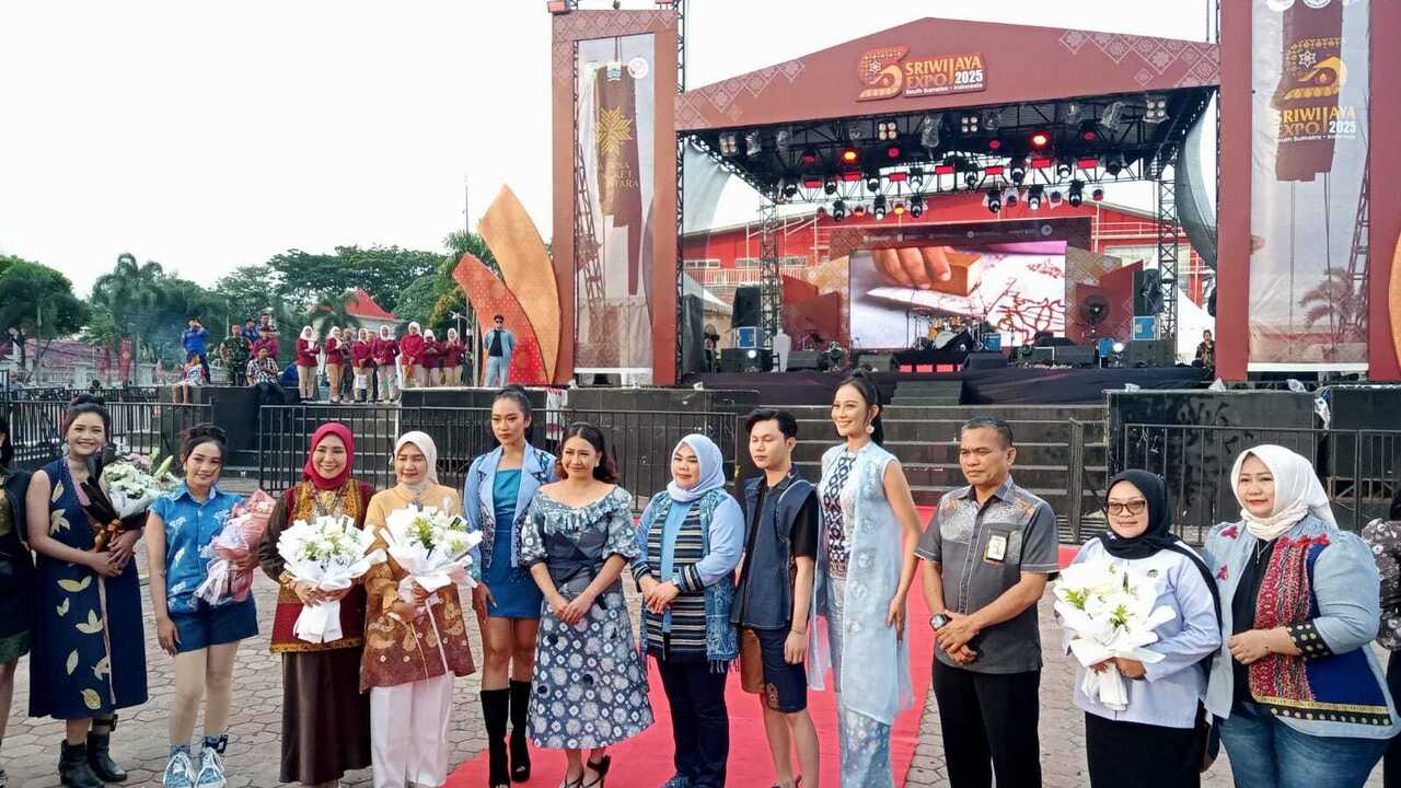 Warga Binaan Lapas Perempuan Palembang Tampil Memukau di Fashion Show Sriwijaya Expo 2025