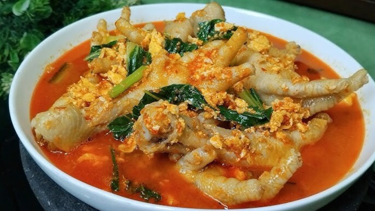 Seblak Ceker : Dari Jajanan Pinggir Jalan hingga Kuliner Favorit Anak Muda